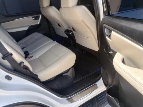 TOYOTA Hilux SW4 2.8 4P SRX 4X4 DIAMOND 7 LUGARES TURBO DIESEL AUTOMTICO, Foto 10