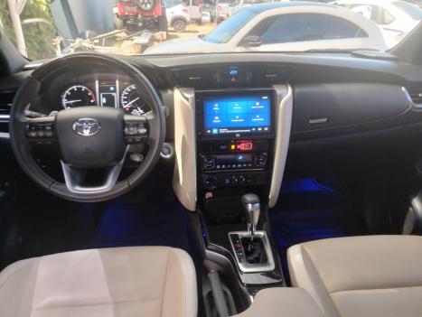 TOYOTA Hilux SW4 2.8 4P SRX 4X4 DIAMOND 7 LUGARES TURBO DIESEL AUTOMTICO, Foto 5