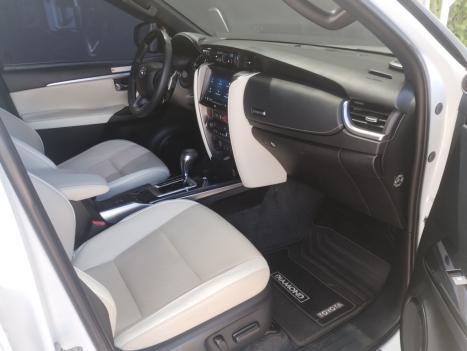 TOYOTA Hilux SW4 2.8 4P SRX 4X4 DIAMOND 7 LUGARES TURBO DIESEL AUTOMTICO, Foto 11