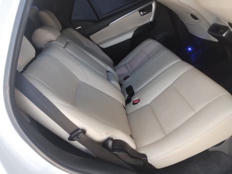 TOYOTA Hilux SW4 2.8 4P SRX 4X4 DIAMOND 7 LUGARES TURBO DIESEL AUTOMTICO, Foto 13