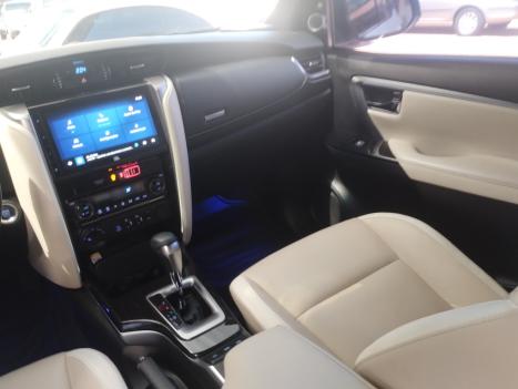 TOYOTA Hilux SW4 2.8 4P SRX 4X4 DIAMOND 7 LUGARES TURBO DIESEL AUTOMTICO, Foto 7