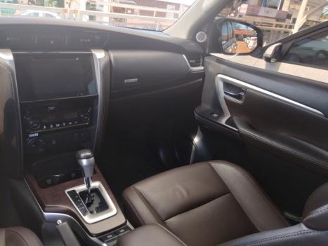 TOYOTA Hilux SW4 2.8 16V 4P SRX 4X4 7 LUGARES TURBO DIESEL AUTOMTICO, Foto 6