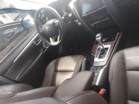 TOYOTA Hilux SW4 2.8 16V 4P SRX 4X4 7 LUGARES TURBO DIESEL AUTOMTICO, Foto 8