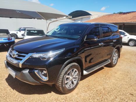 TOYOTA Hilux SW4 2.8 16V 4P SRX 4X4 7 LUGARES TURBO DIESEL AUTOMTICO, Foto 3