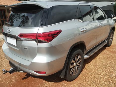 TOYOTA Hilux SW4 2.8 16V 4P SRX 4X4 7 LUGARES TURBO DIESEL AUTOM�TICO, Foto 4