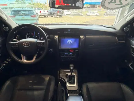 TOYOTA Hilux SW4 2.8 16V 4P SRX 4X4 7 LUGARES TURBO DIESEL AUTOM�TICO, Foto 12