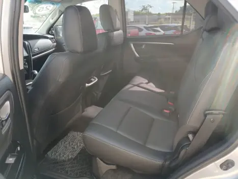 TOYOTA Hilux SW4 2.8 16V 4P SRX PLATINUM 4X4 7 LUGARES TURBO DIESEL AUTOM�TICO, Foto 11