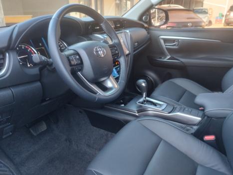 TOYOTA Hilux SW4 2.8 16V 4P SRX PLATINUM 4X4 7 LUGARES TURBO DIESEL AUTOM�TICO, Foto 2