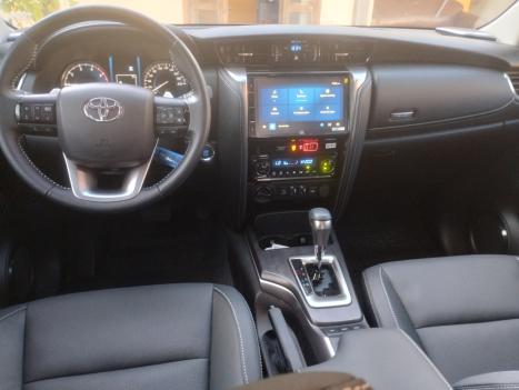 TOYOTA Hilux SW4 2.8 16V 4P SRX PLATINUM 4X4 7 LUGARES TURBO DIESEL AUTOM�TICO, Foto 3