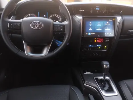 TOYOTA Hilux SW4 2.8 16V 4P SRX PLATINUM 4X4 7 LUGARES TURBO DIESEL AUTOM�TICO, Foto 10