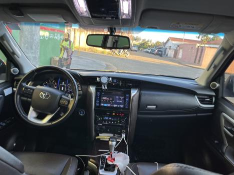 TOYOTA Hilux SW4 2.8 16V 4P SRX 4X4 7 LUGARES TURBO DIESEL AUTOM�TICO, Foto 8