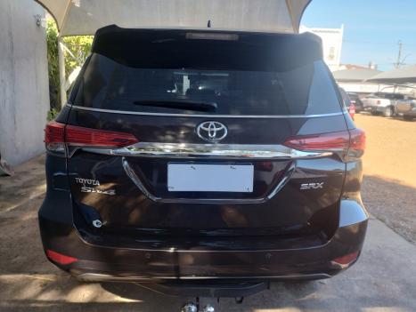 TOYOTA Hilux SW4 2.8 16V 4P SRX 4X4 7 LUGARES TURBO DIESEL AUTOM�TICO, Foto 2