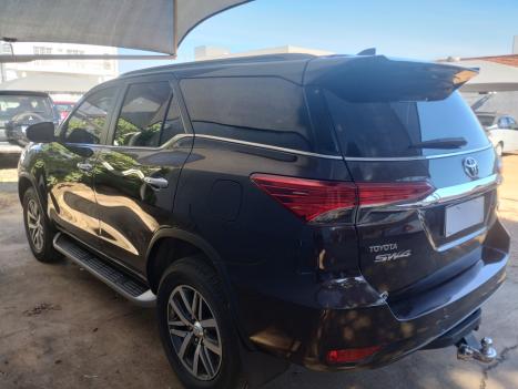 TOYOTA Hilux SW4 2.8 16V 4P SRX 4X4 7 LUGARES TURBO DIESEL AUTOM�TICO, Foto 3