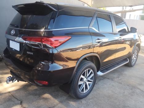 TOYOTA Hilux SW4 2.8 16V 4P SRX 4X4 7 LUGARES TURBO DIESEL AUTOM�TICO, Foto 4