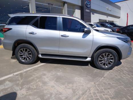 TOYOTA Hilux SW4 2.8 16V 4P SRX 4X4 7 LUGARES TURBO DIESEL AUTOM�TICO, Foto 4