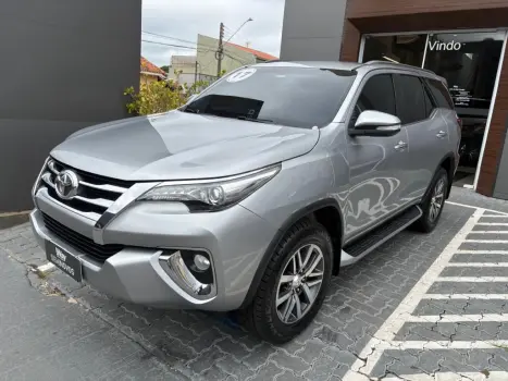 TOYOTA Hilux SW4 2.8 4P SRX 4X4 TURBO DIESEL AUTOM�TICO, Foto 3