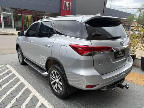 TOYOTA Hilux SW4 2.8 4P SRX 4X4 TURBO DIESEL AUTOM�TICO, Foto 6
