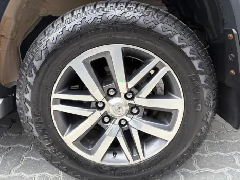 TOYOTA Hilux SW4 2.8 4P SRX 4X4 TURBO DIESEL AUTOM�TICO, Foto 7
