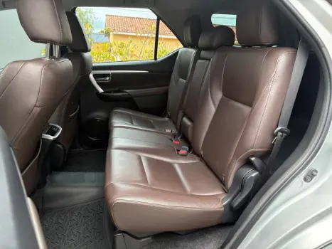 TOYOTA Hilux SW4 2.8 4P SRX 4X4 TURBO DIESEL AUTOM�TICO, Foto 12