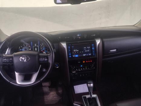 TOYOTA Hilux SW4 2.8 16V 4P SRX 4X4 7 LUGARES TURBO DIESEL AUTOM�TICO, Foto 5