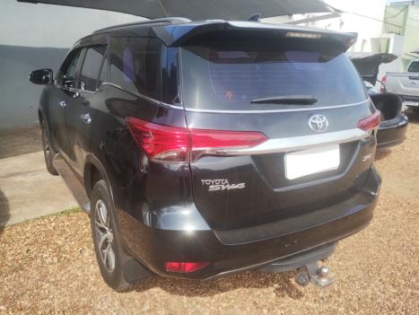 TOYOTA Hilux SW4 2.8 16V 4P SRX 4X4 7 LUGARES TURBO DIESEL AUTOM�TICO, Foto 2