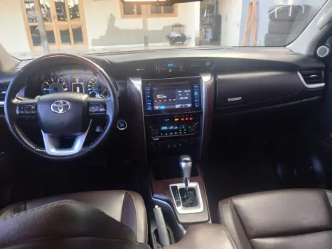 TOYOTA Hilux SW4 2.8 16V 4P SRX 4X4 7 LUGARES TURBO DIESEL AUTOM�TICO, Foto 7