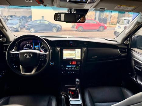 TOYOTA Hilux SW4 2.8 4P SRX 4X4 TURBO DIESEL AUTOM�TICO, Foto 6