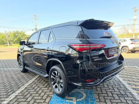 TOYOTA Hilux SW4 2.8 16V 4P SRX PLATINUM 4X4 7 LUGARES TURBO DIESEL AUTOM�TICO, Foto 5