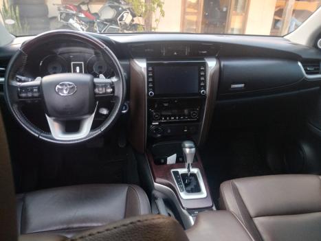 TOYOTA Hilux SW4 2.8 16V 4P SRX 4X4 7 LUGARES TURBO DIESEL AUTOMÁTICO, Foto 5