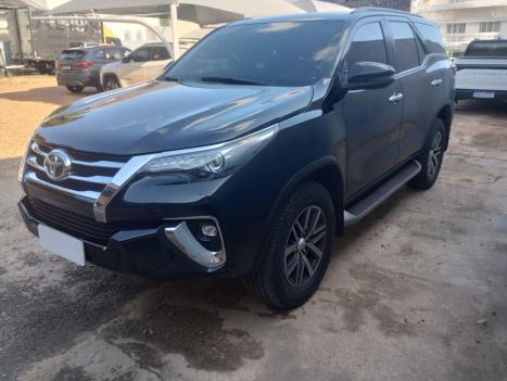TOYOTA Hilux SW4 2.8 16V 4P SRX 4X4 7 LUGARES TURBO DIESEL AUTOMÁTICO, Foto 3