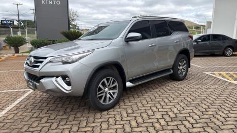 TOYOTA Hilux SW4 2.8 16V 4P SRX 4X4 7 LUGARES TURBO DIESEL AUTOMÁTICO, Foto 3