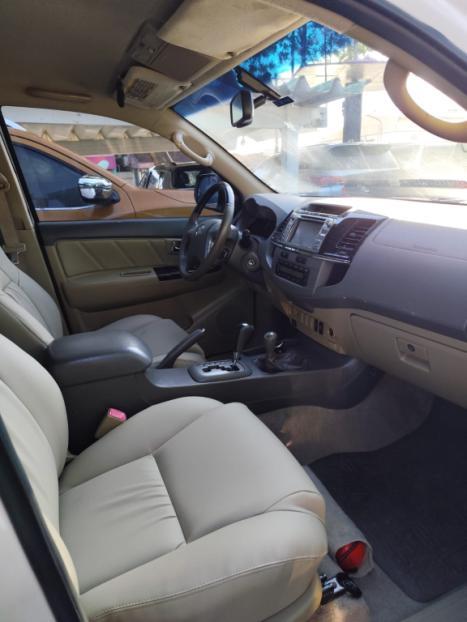 TOYOTA Hilux SW4 3.0 16V 4P SRV 4X4 TURBO DIESEL AUTOMTICO, Foto 4