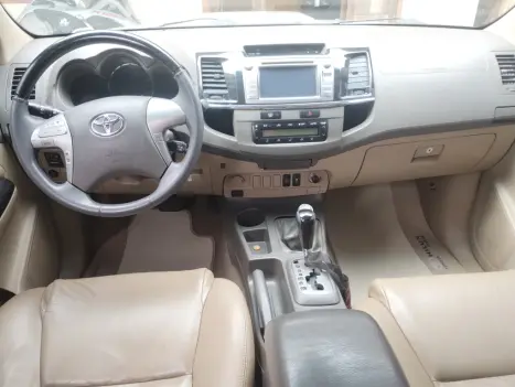 TOYOTA Hilux SW4 3.0 16V 4P SRV 4X4 7 LUGARES TURBO DIESEL AUTOMTICO, Foto 7