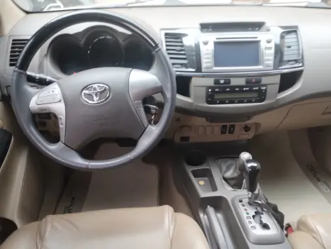 TOYOTA Hilux SW4 3.0 16V 4P SRV 4X4 7 LUGARES TURBO DIESEL AUTOMTICO, Foto 8