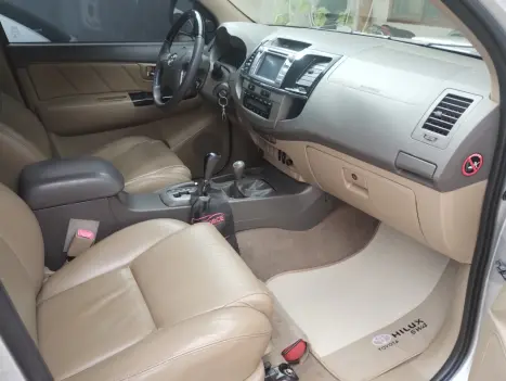 TOYOTA Hilux SW4 3.0 16V 4P SRV 4X4 7 LUGARES TURBO DIESEL AUTOMTICO, Foto 10