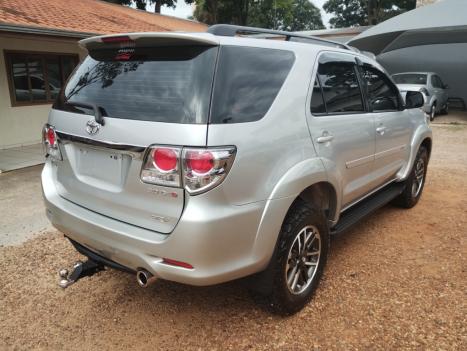 TOYOTA Hilux SW4 3.0 16V 4P SRV 4X4 7 LUGARES TURBO DIESEL AUTOMTICO, Foto 3