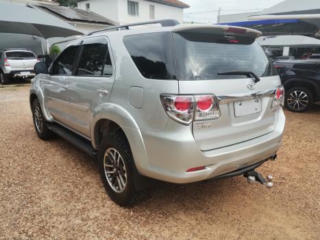 TOYOTA Hilux SW4 3.0 16V 4P SRV 4X4 7 LUGARES TURBO DIESEL AUTOMTICO, Foto 4