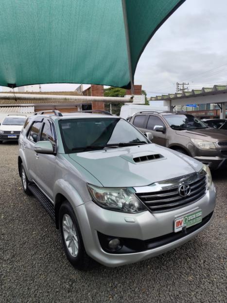 TOYOTA Hilux SW4 3.0 16V 4P SRV 4X4 7 LUGARES TURBO DIESEL AUTOM�TICO, Foto 2