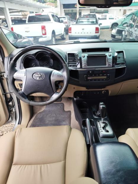 TOYOTA Hilux SW4 3.0 16V 4P SRV 4X4 7 LUGARES TURBO DIESEL AUTOM�TICO, Foto 4