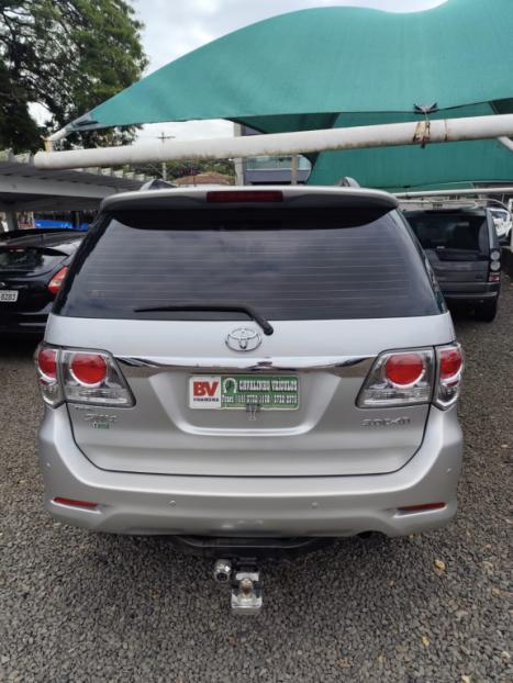 TOYOTA Hilux SW4 3.0 16V 4P SRV 4X4 7 LUGARES TURBO DIESEL AUTOM�TICO, Foto 8