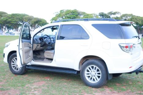 TOYOTA Hilux SW4 3.0 V6 12V 4P SRV 4X4 TURBO DIESEL AUTOM�TICO, Foto 2