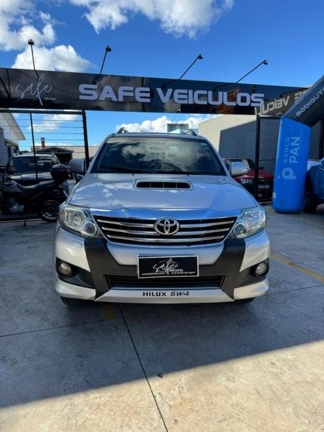 TOYOTA Hilux SW4 3.0 16V 4P SRV 4X4 TURBO DIESEL AUTOM�TICO, Foto 2