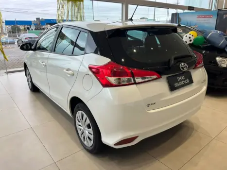 TOYOTA Yaris Hatch 1.5 16V 4P FLEX XL MULTIDRIVE AUTOM�TICO CVT, Foto 5