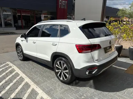 VOLKSWAGEN Taos 1.4 16V 4P FLEX 250 TSI HIGHLINE AUTOM�TICO, Foto 3