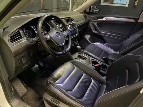 VOLKSWAGEN Tiguan 1.4 250 TSI TOTAL FLEX ALLSPACE TURBO AUTOMÁTICO TIPTRONIC, Foto 16 VOLKSWAGEN Tiguan 1.4 250 TSI TOTAL FLEX ALLSPACE TURBO AUTOMÁTICO TIPTRONIC, Foto 16