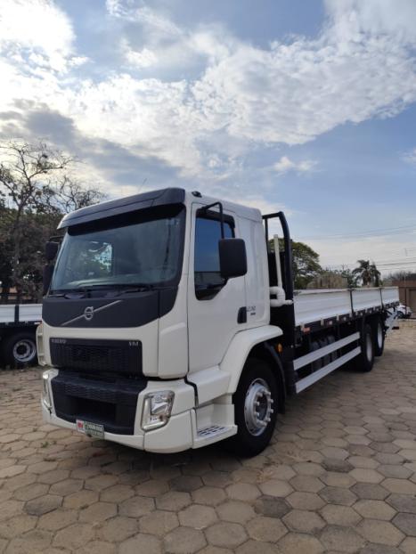 VOLVO VM 270 6X2 SRIE 10 ANOS, Foto 1