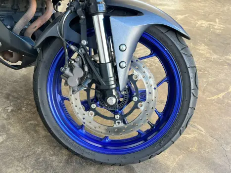 YAMAHA MT-03 300 ABS, Foto 7