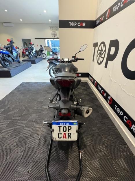 YAMAHA MT-03 300 ABS, Foto 2
