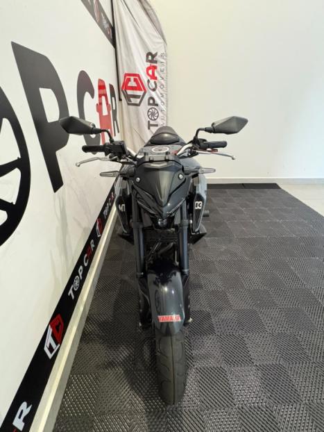 YAMAHA MT-03 300 ABS, Foto 2