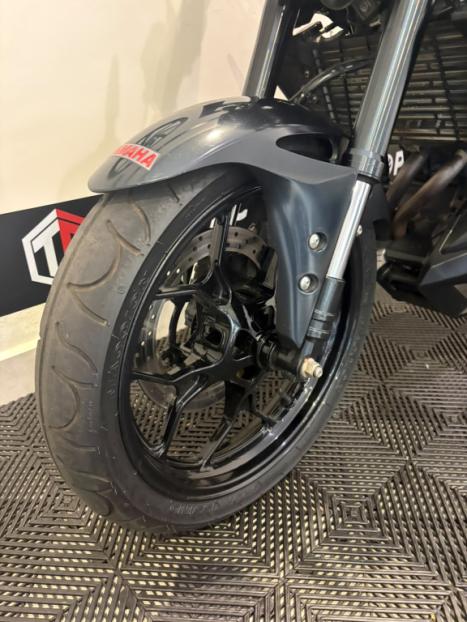 YAMAHA MT-03 300 ABS, Foto 3